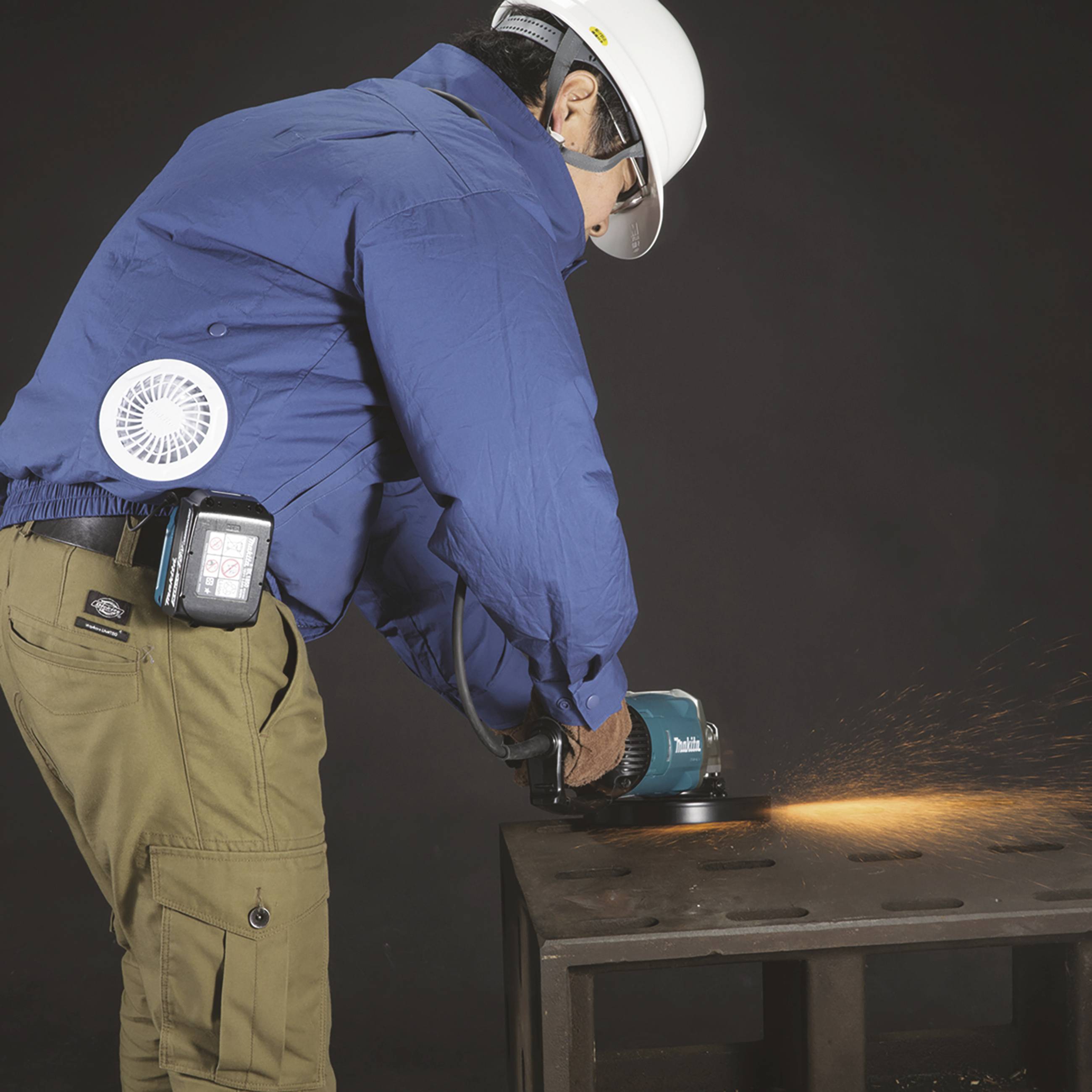 Makita DFJ304Z2XL Akku-KlimajackeDFJ304Z Kleider-Größe: XXL Blau