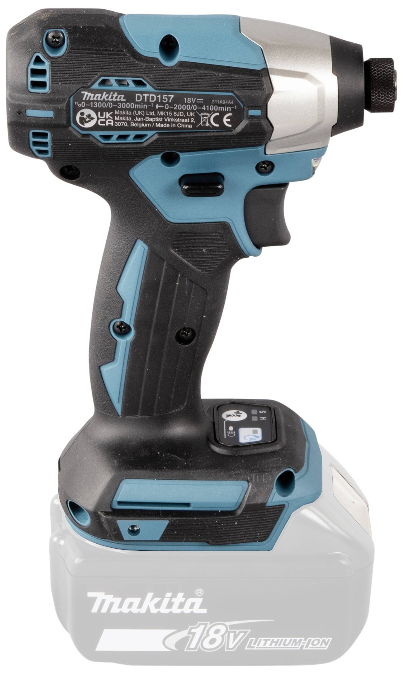 Akkuschrauber von Makita in schwarzem und blauem Design mit 18V Lithium-Ionen-Akku, seitlich abgebildet.