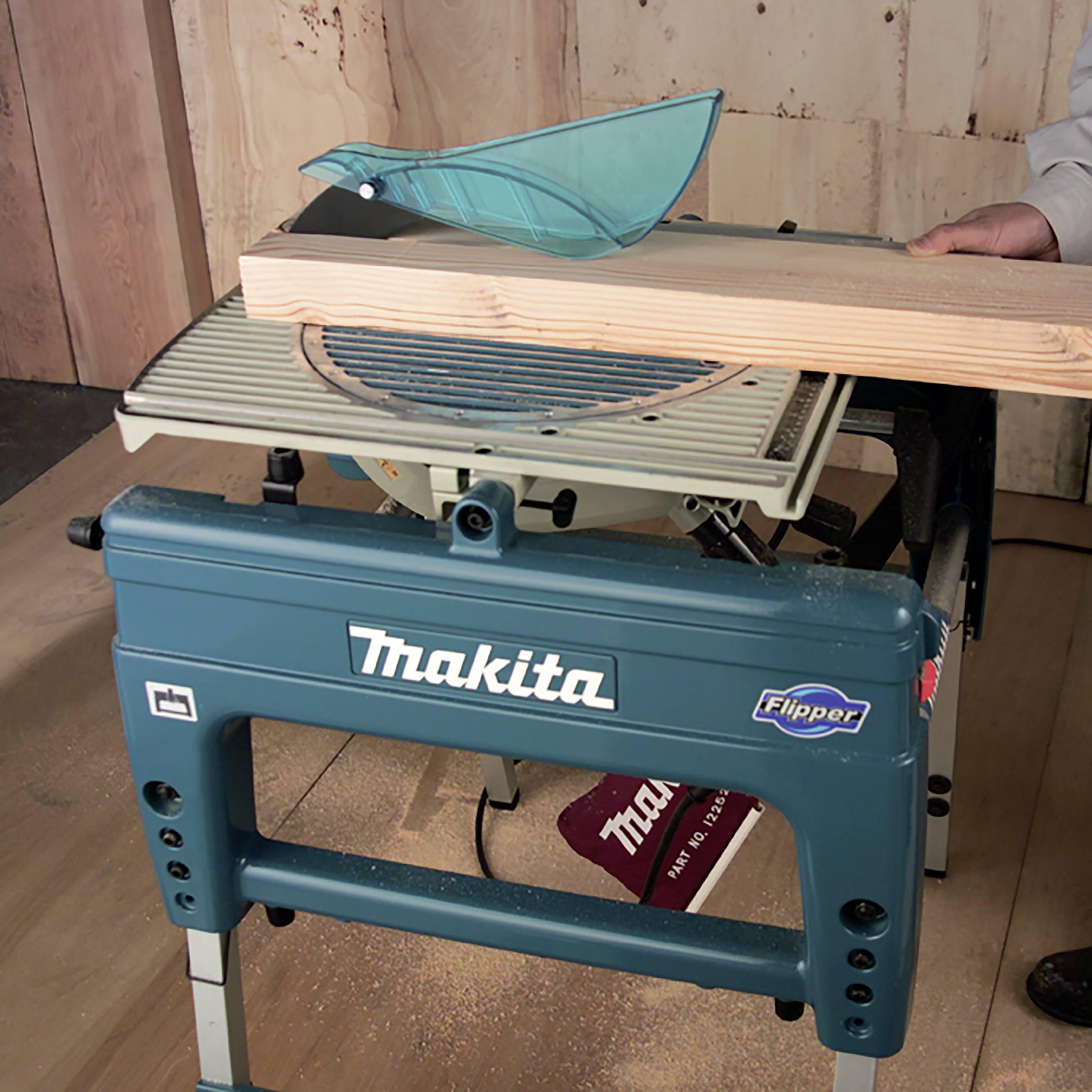 Makita Kapp-, Gehrungs- und Tischkreissäge 260mm 30mm 1650W