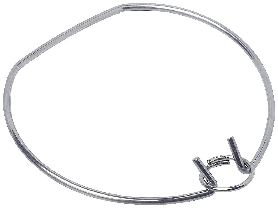 Ein silberner Halsreif mit klarem, minimalistischem Design. Der Verschluss besteht aus einem kleinen Ring, der durch zwei Ösen geführt wird.