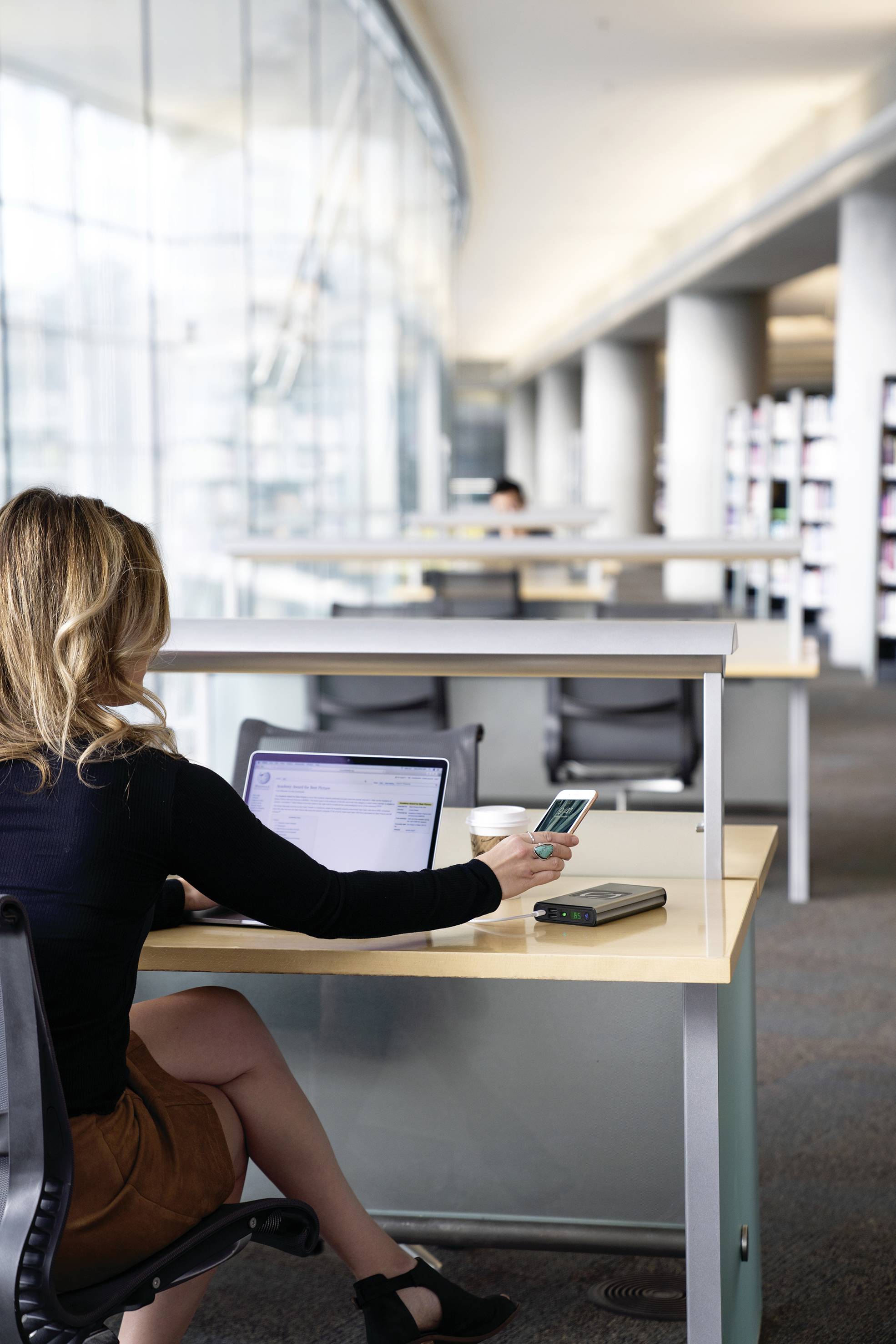 Goal Zero Sherpa 100PD Solar Powerbank 6400 mAh Qi Wireless Charging Li-Ion USB-A, USB-C® Schwarz Statusanzeige, gleichzeitiges