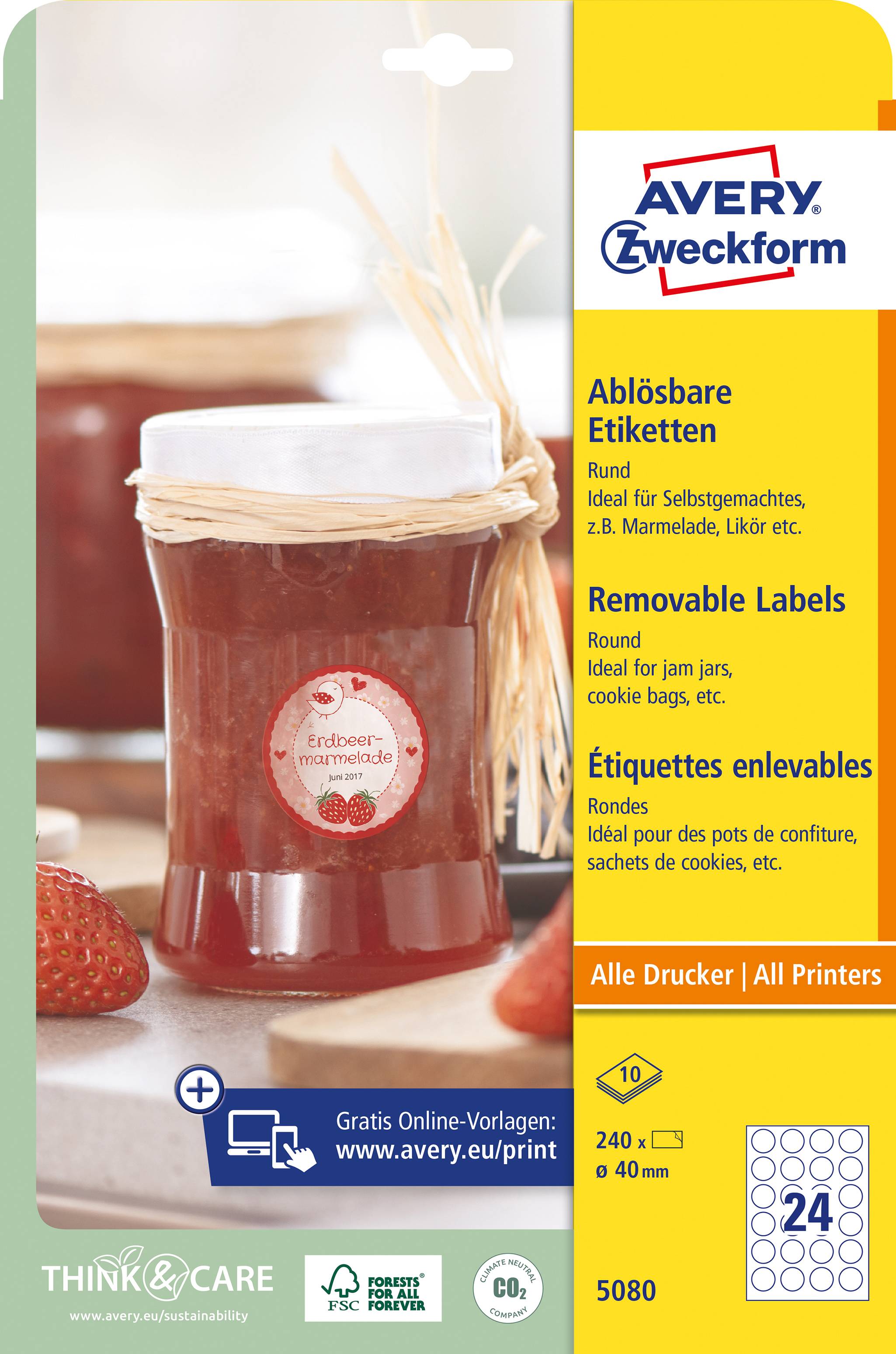 Ein Glas Erdbeermarmelade mit Etikett 'Erdbeerkonfitüre'. Daneben ablösbare Etiketten von Avery Zweckform, geeignet für Marmeladen und Kekse.
