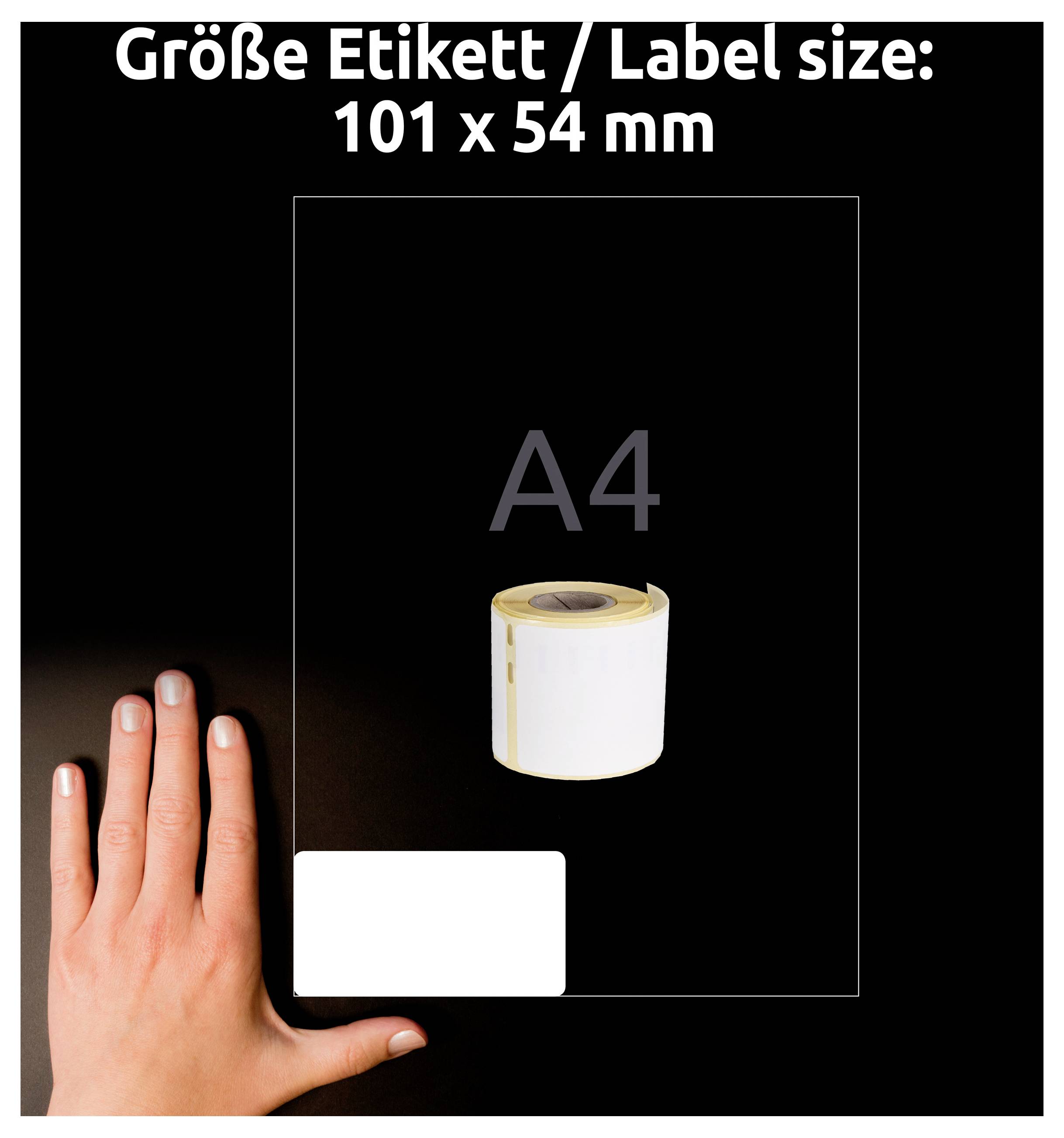 Vergleichsbild zur Etikettgröße: Auf A4 ist ein 101 x 54 mm großes weißes Etikett gezeigt, daneben dient eine Hand als Größenreferenz.