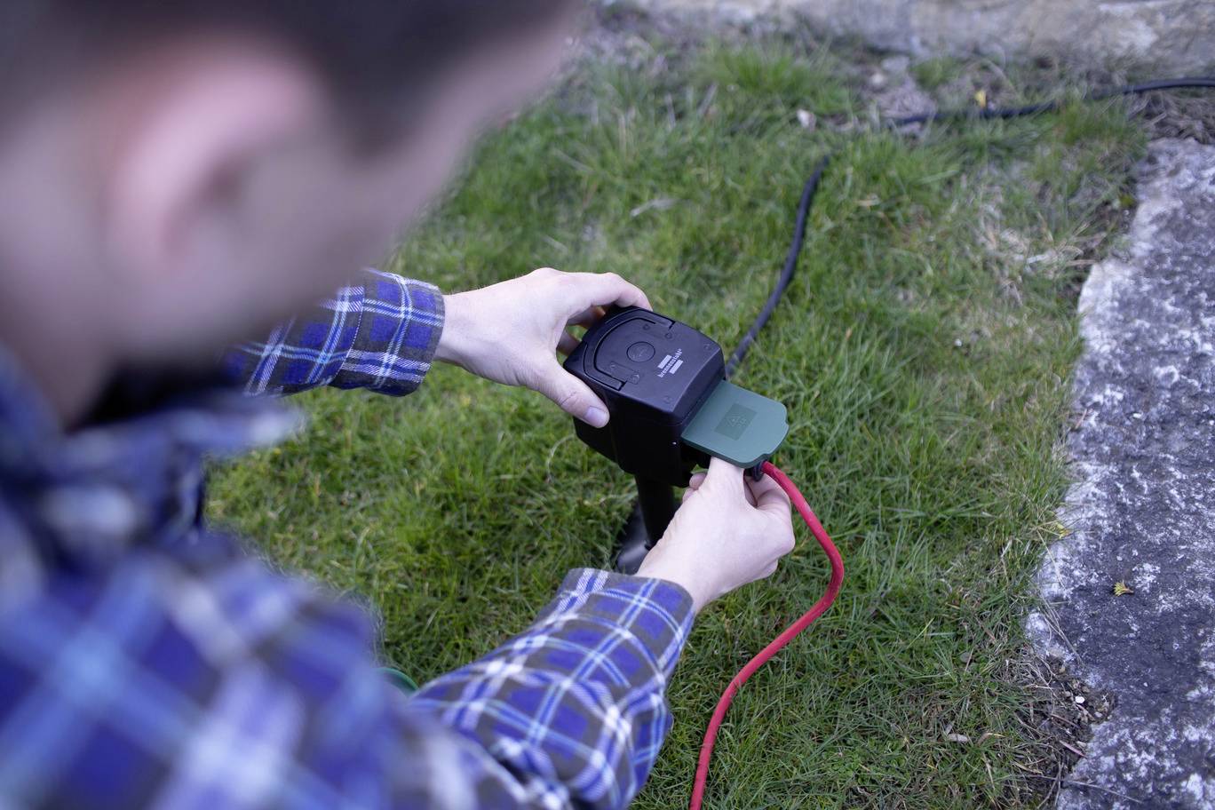 Brennenstuhl 1154540600 Gartensteckdose 2fach Schwarz mit Erdspieß, per App steuerbar