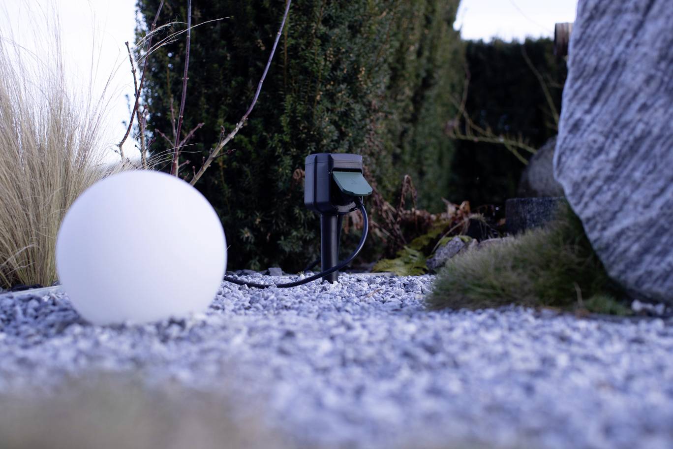 Brennenstuhl 1154540600 Gartensteckdose 2fach Schwarz mit Erdspieß, per App steuerbar