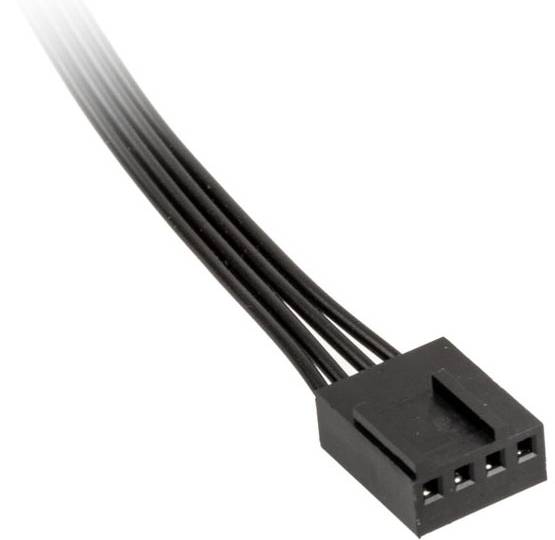 Schwarzer Steckverbinder mit fünf Pins, verbunden mit mehreren schwarzen Kabeln, dient zum Anschluss elektronischer Komponenten.