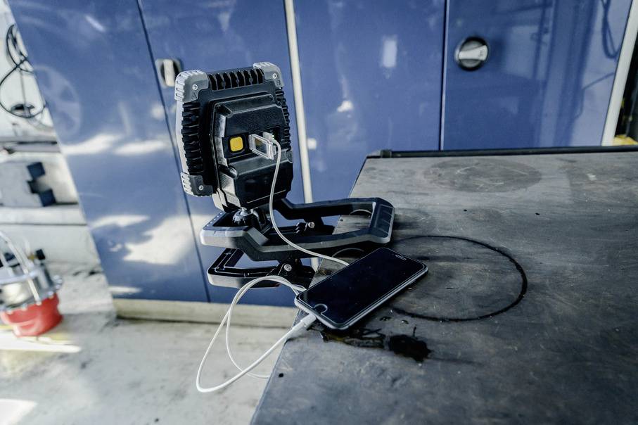 Brennenstuhl 1173070010 LED Arbeitsleuchte akkubetrieben 10W 950lm