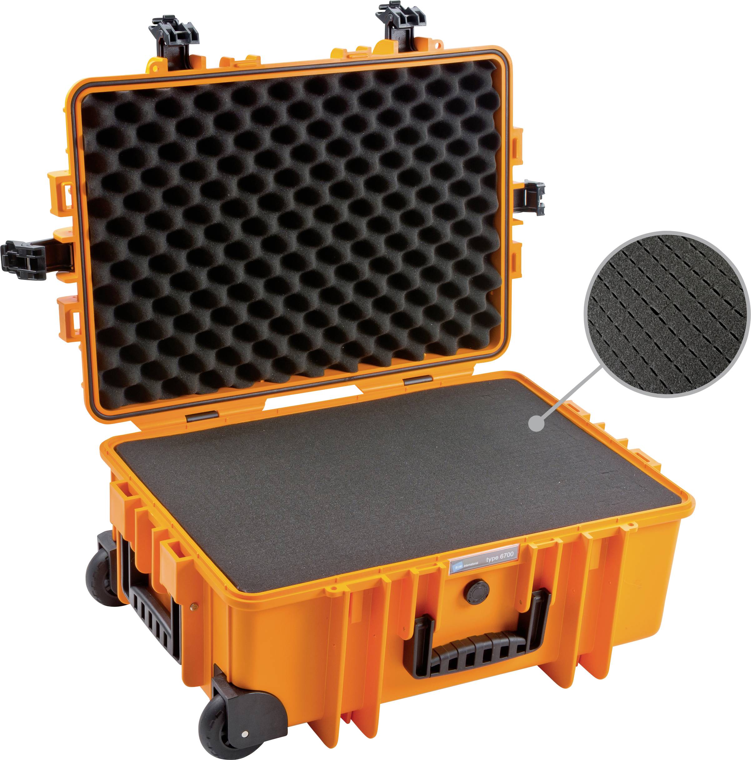 Oranger Schutzkoffer mit offenem Deckel zeigt schwarzen Schaumstoffeinlagen für sicheren Transport empfindlicher Gegenstände.