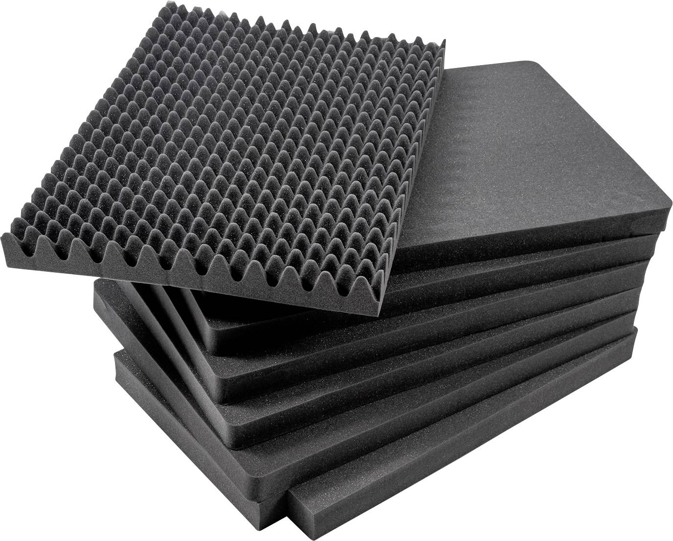 Stapel von schwarzen Schaumstoffplatten, teilweise mit einer wellenförmigen Oberfläche, die für Schallabsorption genutzt werden.