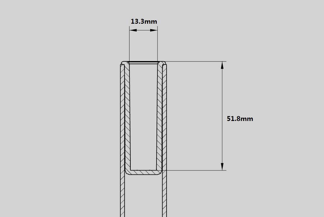 Technische Zeichnung eines zylindrischen Objekts im Querschnitt. Höhe: 51,8 mm, Innendurchmesser: 13,3 mm.