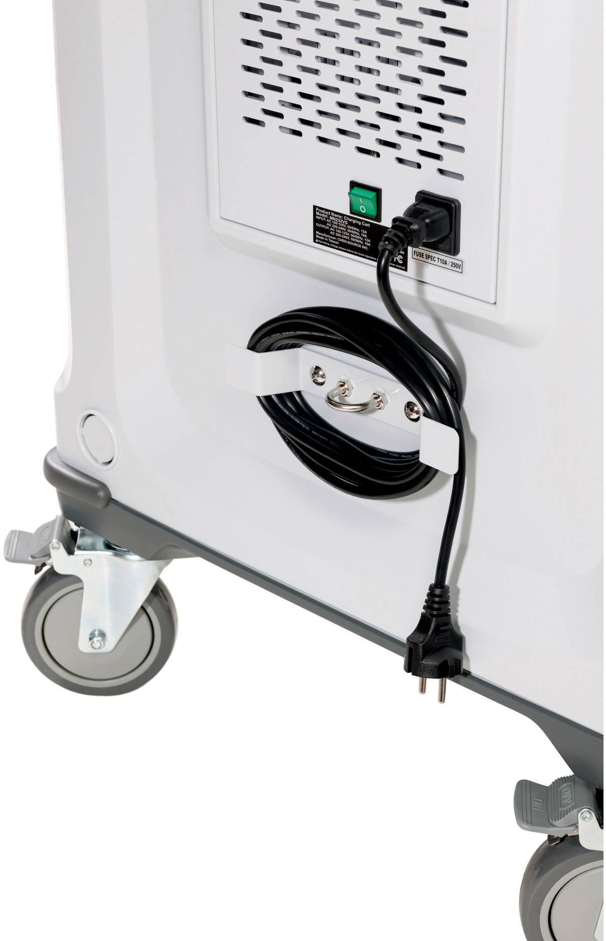 Rückseite eines elektrischen Geräts mit Kabelaufwicklung und Netzstecker, montiert auf Rollen für Mobilität.