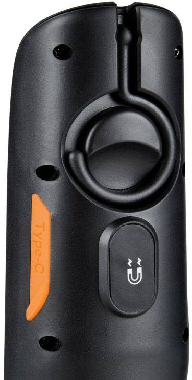 Ein schwarzer tragbarer Lautsprecher mit USB-C-Anschluss und Magnetfläche.