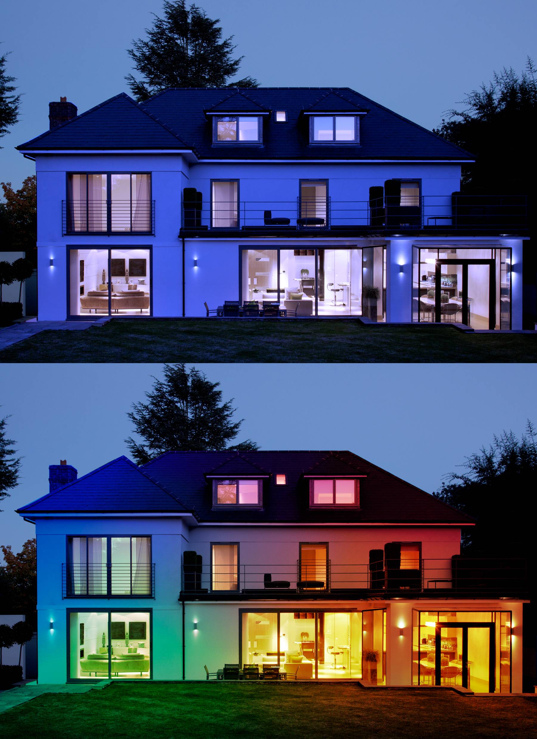 Zweistöckiges Haus bei Dämmerung, oben mit blauem Licht, unten mit mehrfarbigem Licht beleuchtet. Modernes Design und große Fenster.