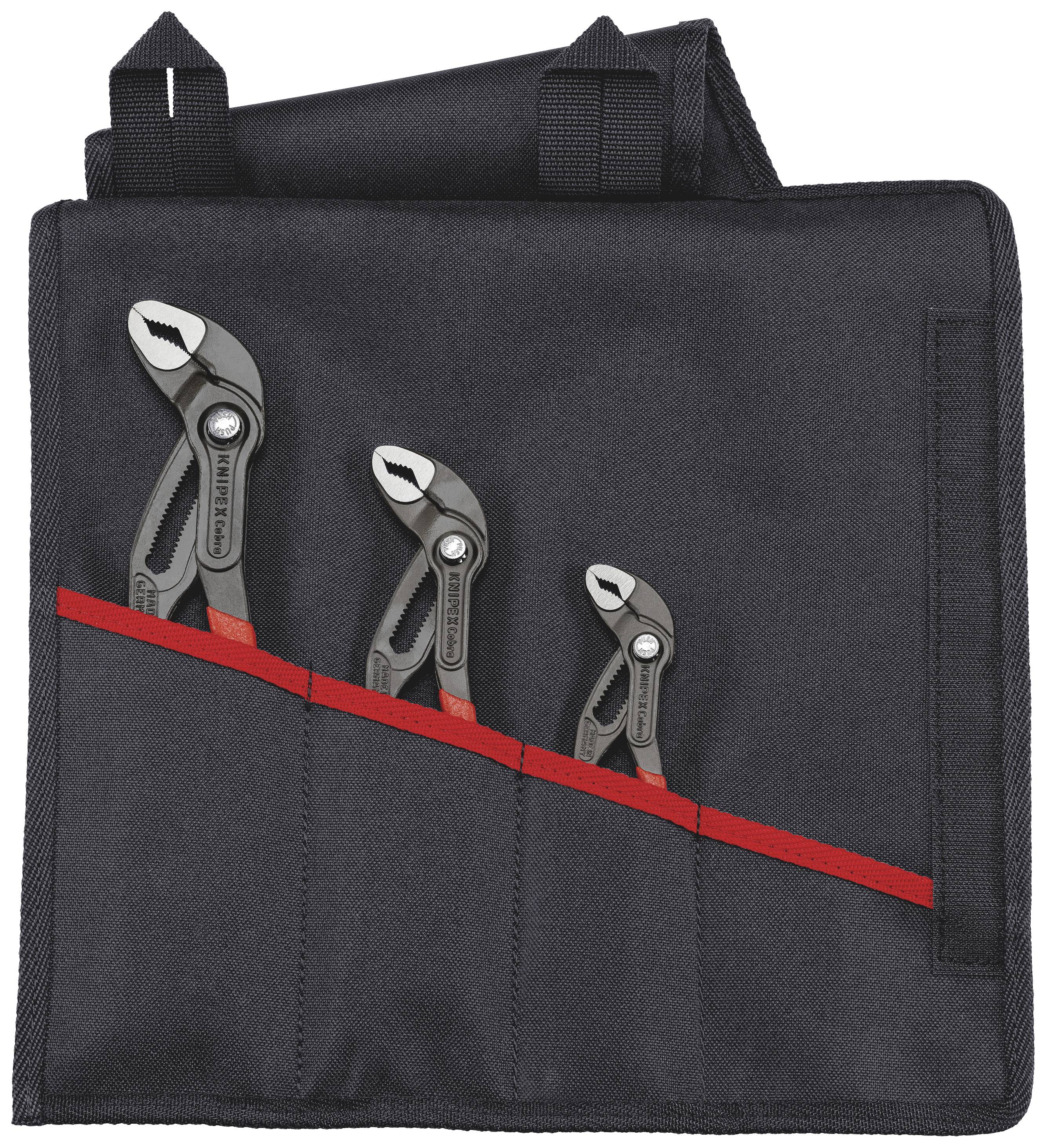 Drei Zangen in einer schwarzen Tasche mit rotem Streifen. Unterschiedliche Größen in separaten Fächern für Werkzeuge.