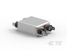 Rechteckiger elektronischer Kondensator mit zwei Anschlussklemmen an den Enden, vor weißem Hintergrund platziert.