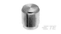 Metallischer Knopf mit geriffelter Seitenoberfläche und glatter Oberseite, möglicherweise Teil eines größeren Mechanismus oder Gerätes.