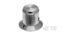 Metallischer Drehknopf mit Rillenstruktur und schwarzem Pfeil auf der Kappe. Eignet sich zur Steuerung von Geräten und Maschinen.