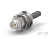Ein metallener Koaxialstecker mit hexagonalem Gewinde und schwarzem Kabelansatz, gewöhnlich für technische Anwendungen verwendet.