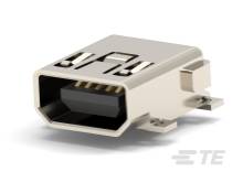 Ein silberner USB-Anschluss in Nahaufnahme, zeigt die rechteckige Form und metallische Kontakte für Datenübertragung.