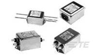 Bild zeigt vier verschiedene elektromagnetische Filterkomponenten für elektronische Geräte, die jeweils rechteckig mit Anschlussstiften sind.