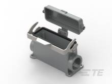 Grau metallic Hochstromsteckverbindergehäuse mit offenem Deckel, seitlich zwei Anschlüsse, technische Komponente für industrielle Anwendungen.