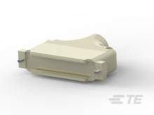 Beige Adapterstecker mit seitlichen Metallverschlüssen, flach und rechteckig, möglicherweise für audiovisuelle Geräte geeignet.