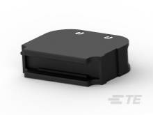 Ein schwarzes, rechteckiges Kunststoffgehäuse mit zwei Metallschrauben oben; verwendet für die sichere Befestigung elektronischer Komponenten.