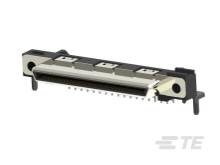 Elektronischer Stecker mit mehreren Pins und rechteckiger Form, typisch für Technologie- oder Computerverbindungen.