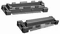 Zwei schwarze Steckverbinder mit Kontaktstiften, die zum Zusammenfügen elektronischer Platinen verwendet werden.