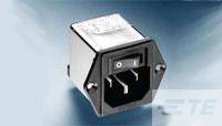 Schalter mit Ein-/Aus-Schalter und Anschlussstiften auf metallischer Oberfläche, vermutlich Teil eines elektrischen Geräts.