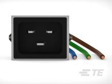 Ein schwarzer elektronischer Adapter mit drei Buchsen ist mit drei bunten Kabeln verbunden, die nach rechts hinausragen.