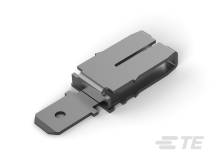 Ein Metallclip mit rechteckiger Form und Loch zur Befestigung. Dient zum Halten oder Befestigen von flachen Gegenständen.