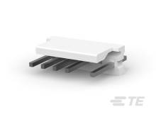 Ein weißer elektronischer Steckverbinder mit mehreren Stiften, die nach einer Seite herausragen, auf weißem Hintergrund.