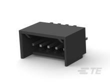 Schwarzer Kunststoffstecker mit vier metallischen Stiften in einer Reihe. Geeignet für elektronische Verbindungen.