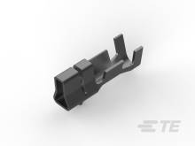 Ein schwarzer Plastikstecker mit rechteckigem Querschnitt und Halteclips auf der Seite. Verwendet zur elektrischen Verbindung.