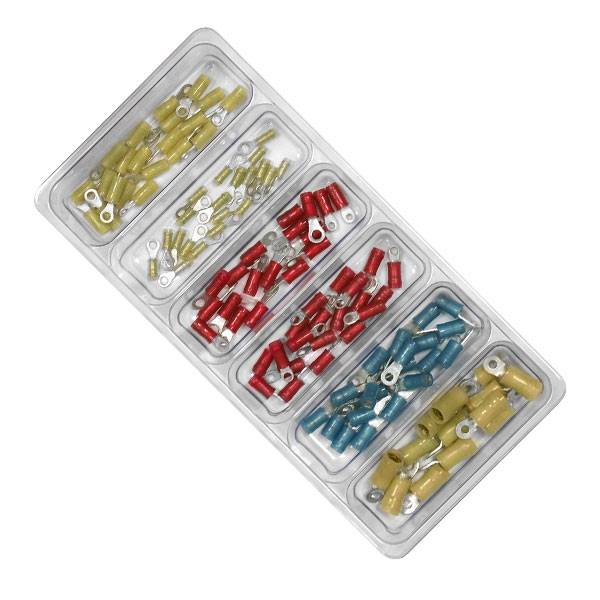 Verschiedene farbige Anschlussstecker in einem sortierten Kunststoffbehälter; gelb, rot und blau. Ideal für elektrische Verkabelungsarbeiten.