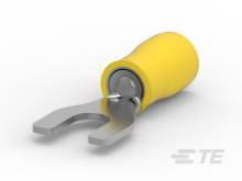 Gabelkabelschuh in gelbem Kunststoffmantel, geeignet für elektrische Verbindungen, auf weißem Hintergrund platziert.