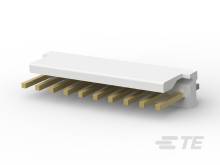 Ein flacher, weißer Steckverbinder mit mehreren goldfarbenen Pins, die horizontal hervorstehen, isoliert auf weißem Hintergrund.