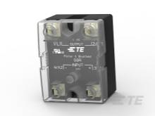 Ein schwarzes, rechteckiges elektronisches Bauteil mit der Aufschrift 'Output SSR'. Oben befinden sich Metallanschlüsse.