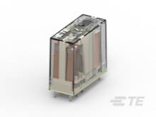 Ein transparentes Relais zeigt interne Komponenten wie Spulen und Kontakte. Es ist für elektronische Schaltungen konzipiert.