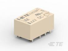 Ein rechteckiges elektronisches Bauteil mit der Aufschrift 'TE A3CSQ', zeigt Logos und Markenhinweise. Es hat mehrere Stiftanschlüsse.