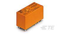 Orangefarbiges elektronisches Relais mit mehreren Anschlusspins. Aufschrift zeigt technische Spezifikationen.