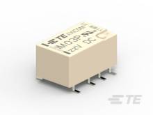 Ein rechteckiges elektronisches Bauteil mit mehreren Metallpins an der Unterseite. Markiert mit 'TE', 'A03PRM', '12V', 'DC'.