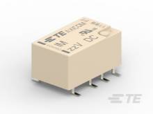 Ein kleines, rechteckiges elektronisches Bauteil mit fünf Anschlüssen, beschriftet mit technischen Spezifikationen.