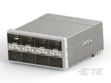 Ein silberfarbener Servereinschub mit mehreren leeren Einschubfächern, geeignet für Netzwerkgeräte in einem Rechenzentrum.