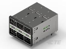 Das Bild zeigt ein modulares elektronisches Gerät mit mehreren Steckplätzen an der Vorderseite, vermutlich für technische Anwendungen.