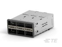 Ein silbernes elektronisches Gerät mit mehreren Gitteröffnungen auf der Vorderseite, möglicherweise ein Rackmount-Gehäuse.