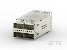 Ein Metallgehäuse für Netzwerkmodule mit mehreren Steckplätzen, die zur Aufnahme von Modulen dienen, auf weißem Hintergrund.