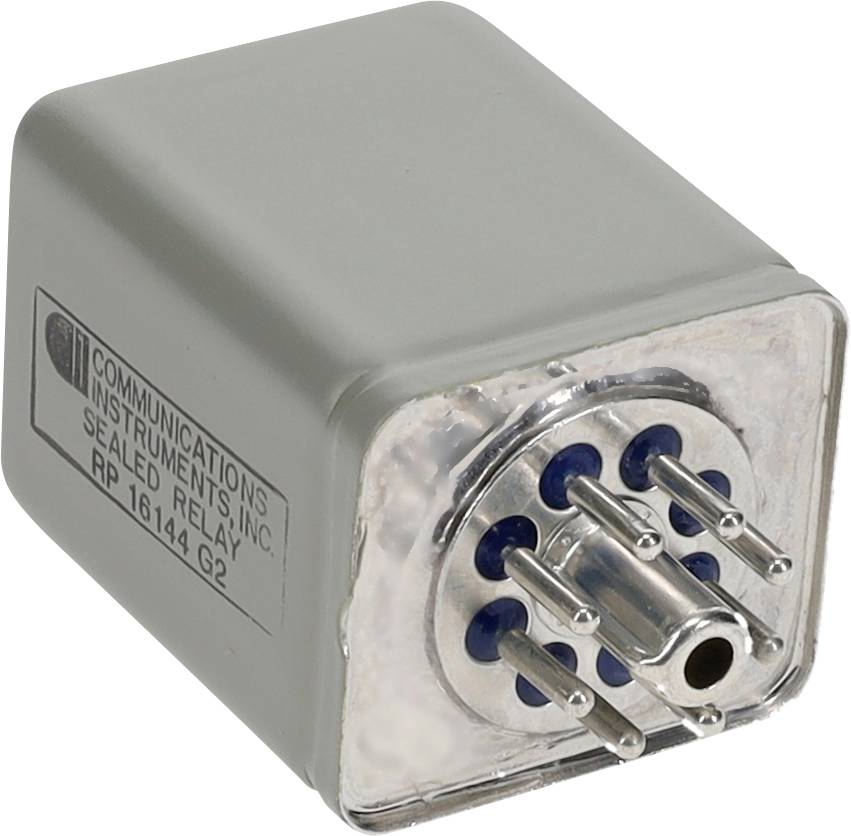 Ein rechteckiger Metall-Elektronikbaustein mit mehreren Anschlüssen an einer Seite, beschriftet mit 