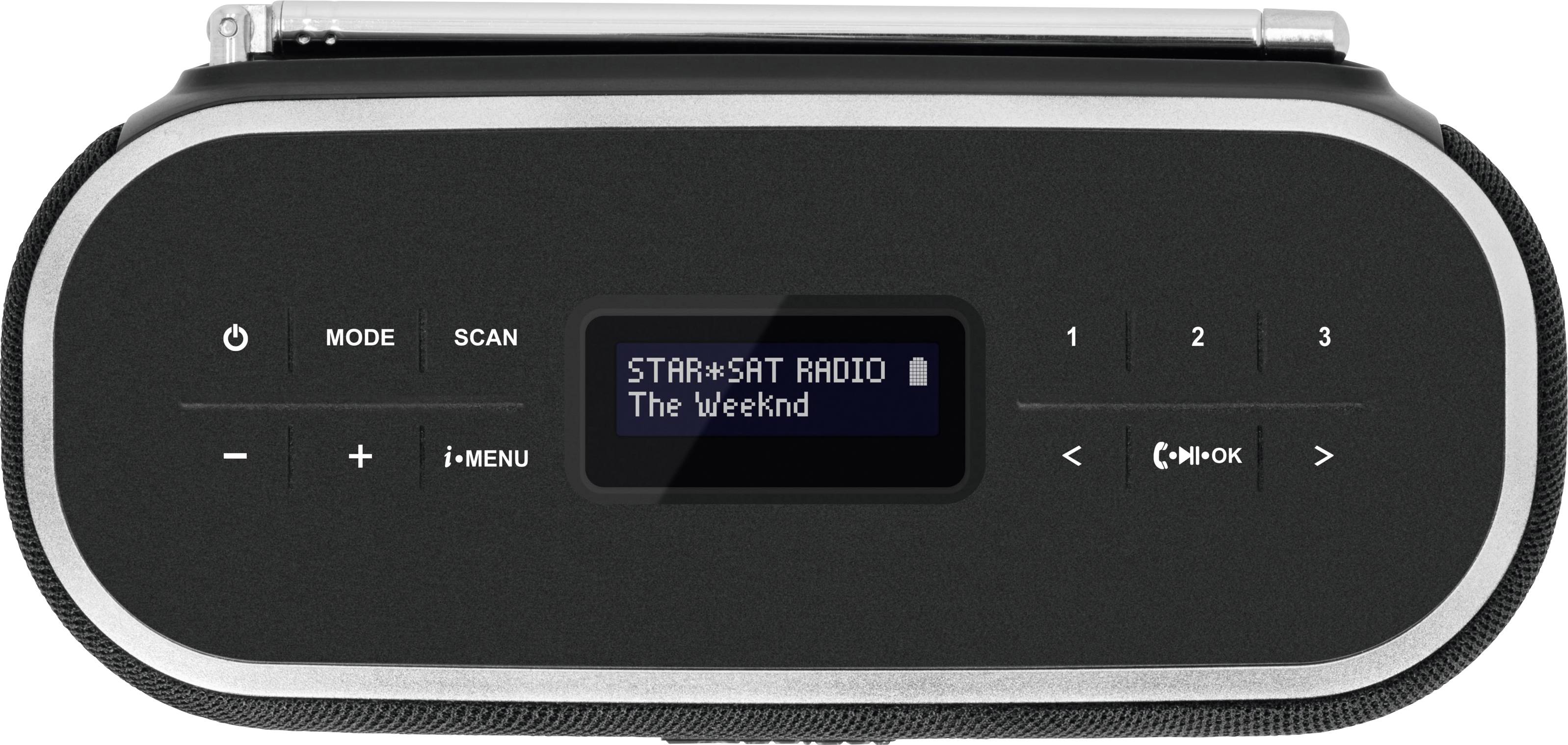 Ein Radio mit digitalem Display zeigt den Sender 'STAR*SAT RADIO' und den aktuellen Song 'The Weeknd'. Tasten zur Senderauswahl und Lautstärkeregelung vorhanden.